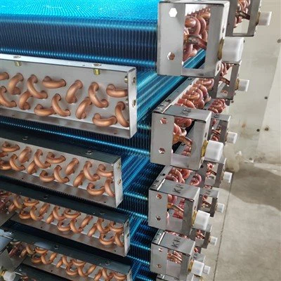Condensador con aletas refrigerado por aire